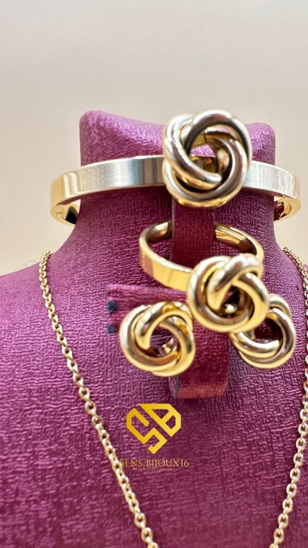 Parure en Acier Inoxydable Doré 18 عقدة الحب
Carats - Garantie 10 Ans