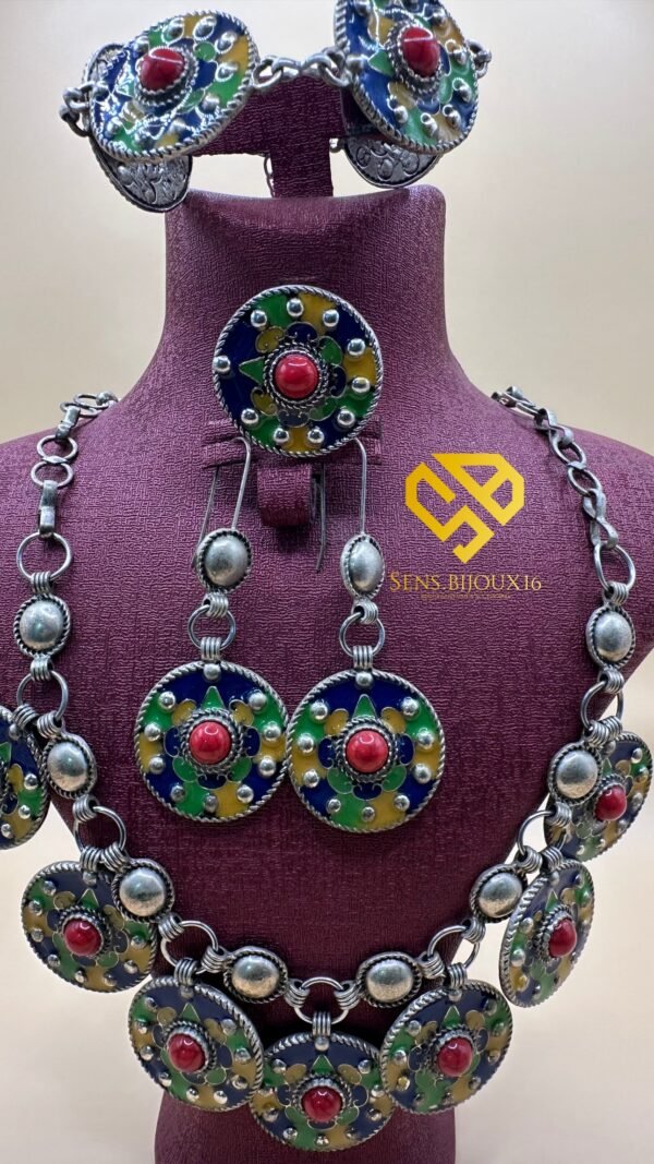 23ff0ec8-5f0a-4350-8633-955975569508 Parrure thadarth