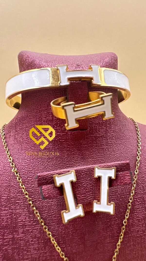 Parure hermes  en Acier Inoxydable – Garantie 10 Ans disponible en ( blanc -bleu - noir)
