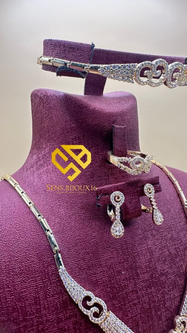 Parure XD plaquée Or 18K – Élégance identique à l’or