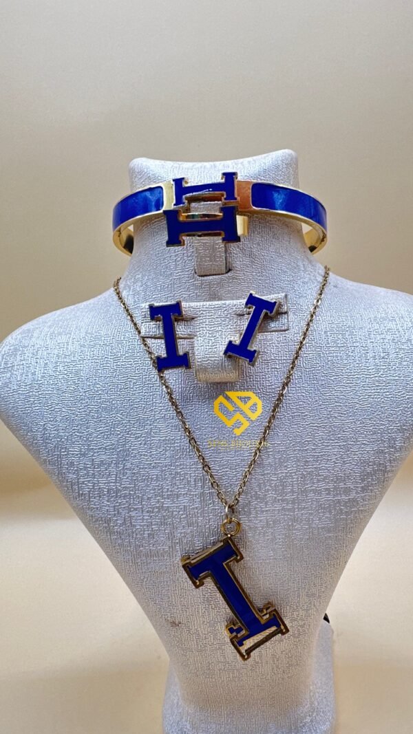 Parure hermes  en Acier Inoxydable – Garantie 10 Ans disponible en ( blanc -bleu - noir)