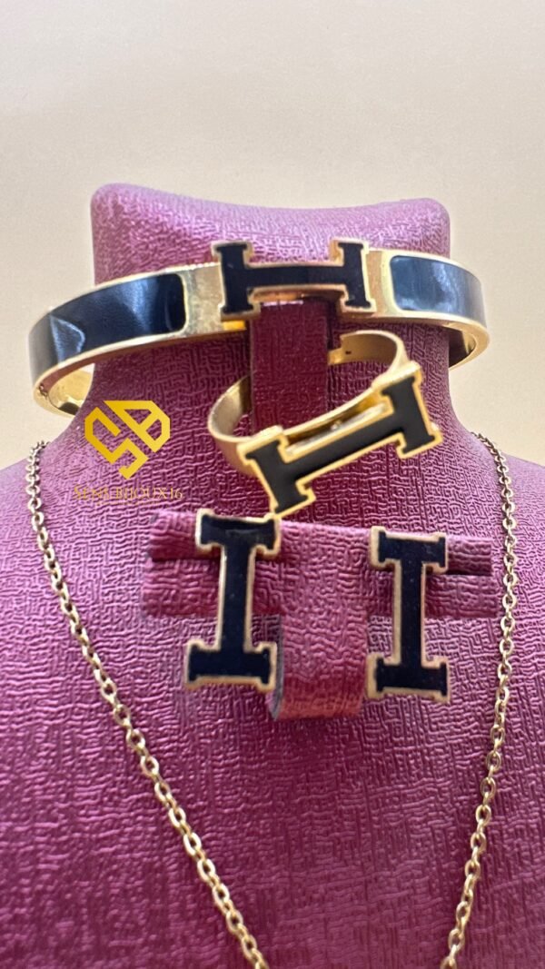 Parure hermes  en Acier Inoxydable – Garantie 10 Ans disponible en ( blanc -bleu - noir)