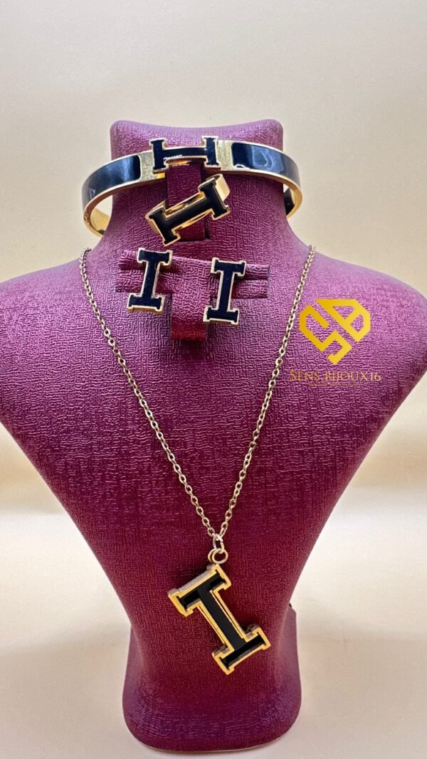 Parure hermes  en Acier Inoxydable – Garantie 10 Ans disponible en ( blanc -bleu - noir)