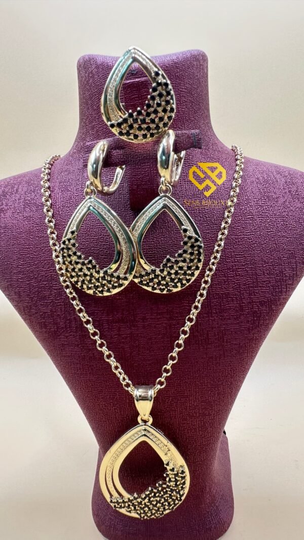 c7ed54e9-b130-46f0-a16d-57980676f4ab-2 Trio XD plaquée Or 18K – Élégance identique à l’or