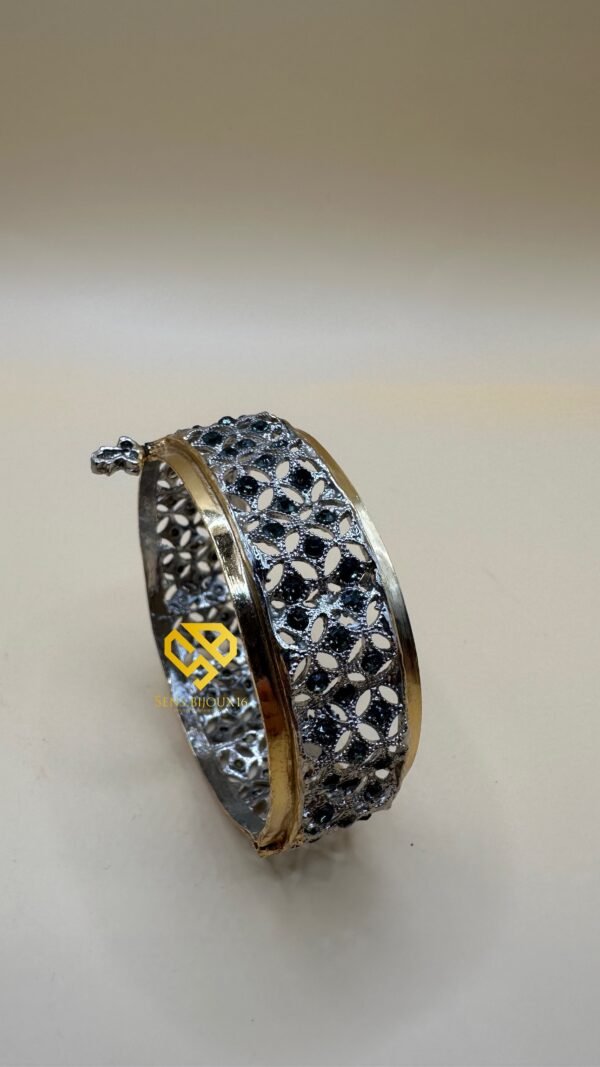 ca64973f-cf81-4652-a3a3-9febb67281e8 ✨ Bracelet en bronze plaqué or 18 carats – Finition premium ✨