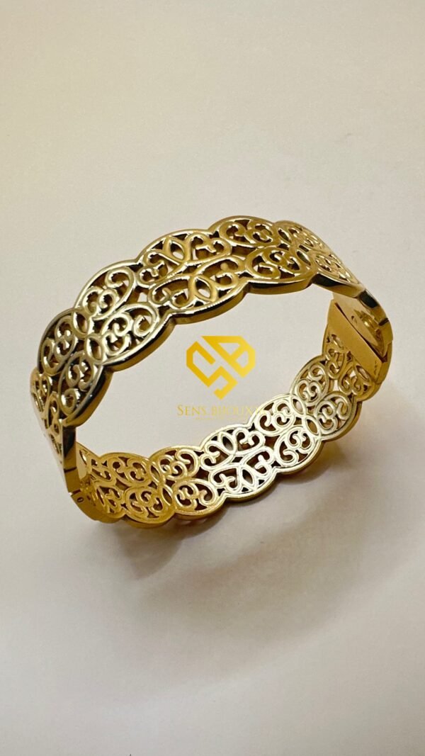 ceb663f7-0cac-40c4-add0-b2f13ca1ad0e Bracelet Arabesque en Acier Inoxydable Doré 18 Carats – Garantie 10 Ans ( grand model)