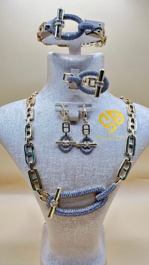 d26b23d2-d990-46a1-8348-9f215166d8bf Parure hermes en Acier Inoxydable Doré 18 Carats – Garantie 10 Ans