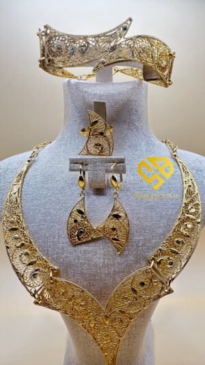 feea9f69-12f8-4cf8-9b35-c42db334556f ✨ Parure Fetla medbah– Travail 100 % fait main, dorure 24 carats ✨