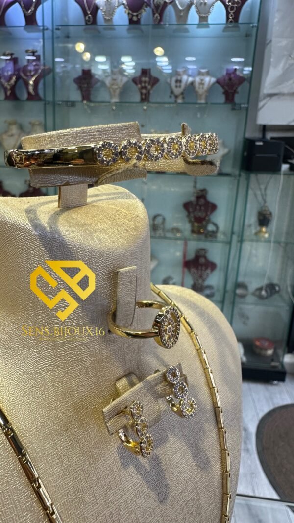 ✨ Parure en Plaqué Or 18 Carats – Élégance Moderne & Intemporelle