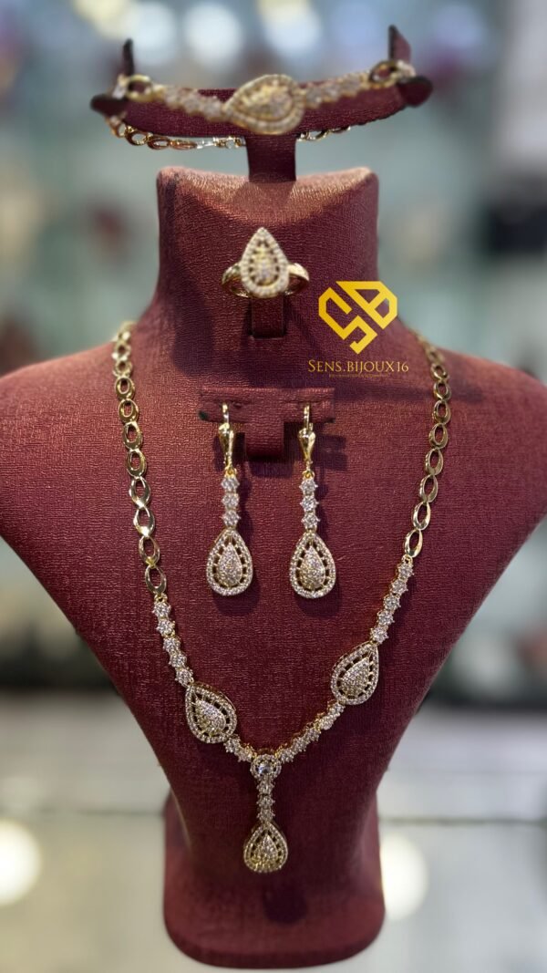 ✨ Parure 4 Pièces en Plaqué Or 18 Carats – Élégance Complète